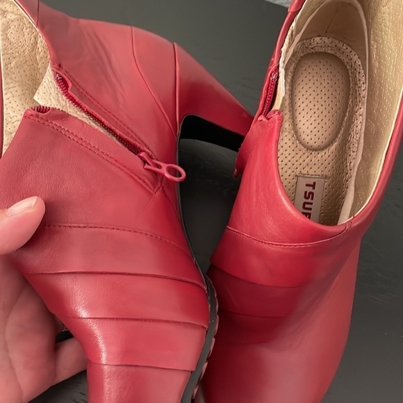 Tsubo Cuscus Pleated Red Leather Ankle booties - Picture 3 of 5